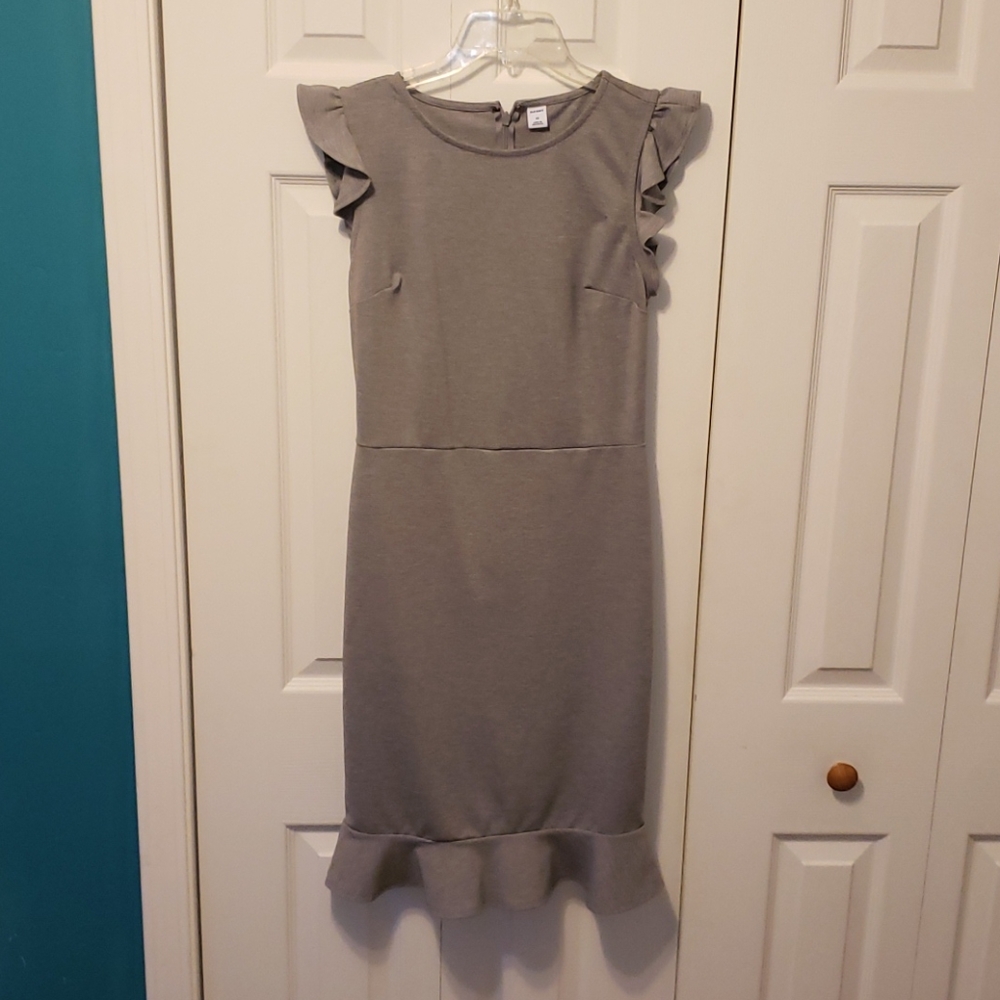 Women's sleeveless ruffle dress